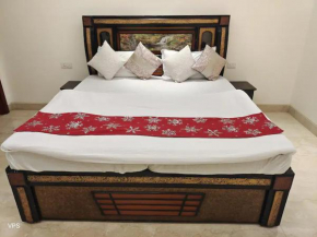 Luxe 4BHK Apartment in Saket, Near Max Hospital
